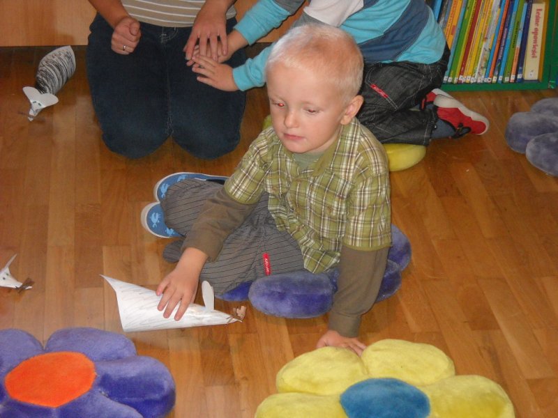 22 Male i duze myszki w bibliotece.jpg
